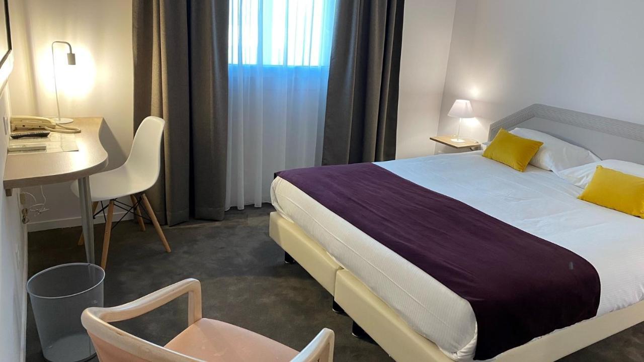 Hotel Le Manoir Orchies Esterno foto