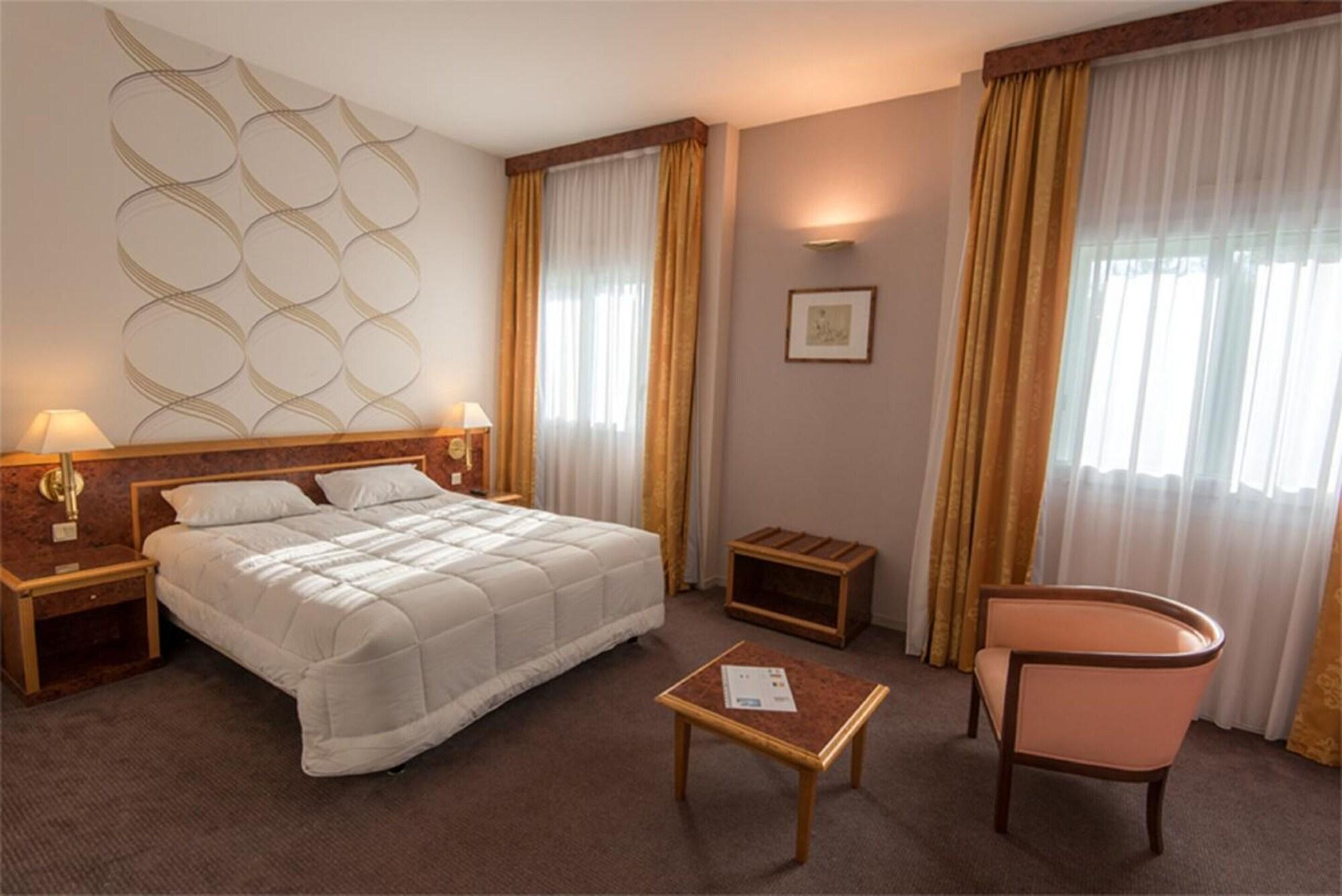 Hotel Le Manoir Orchies Esterno foto