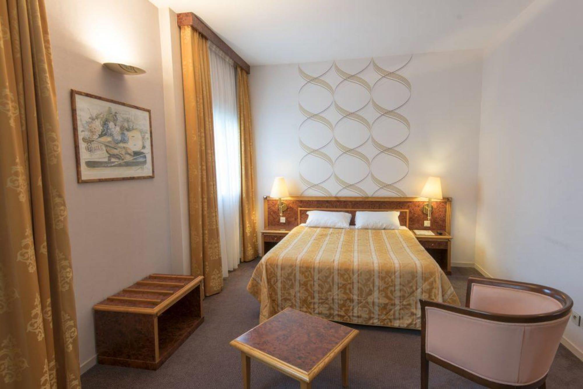 Hotel Le Manoir Orchies Esterno foto