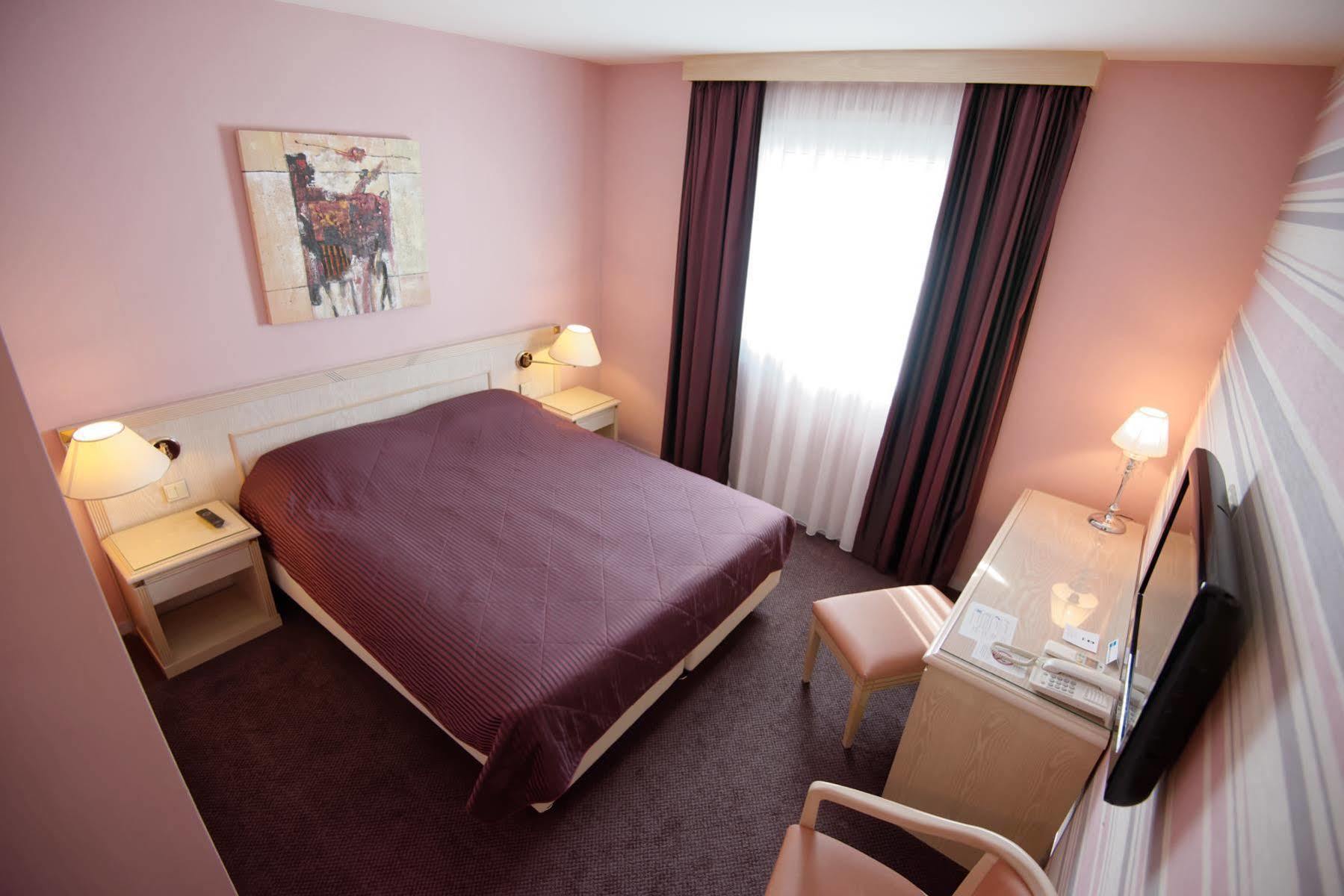Hotel Le Manoir Orchies Esterno foto